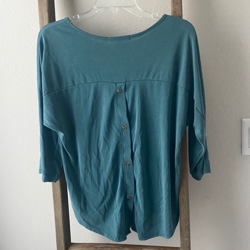 Quarter sleeved blouse - buttons at back - Picture 2 of 5